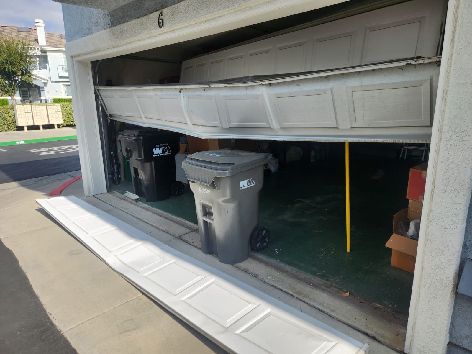 Emergency garage door repair service